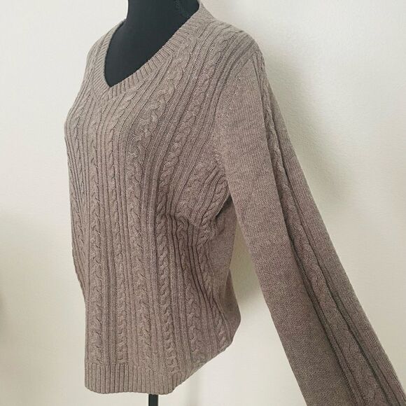 NWT Classic V-Neck Sweater  - Picture 4 of 6